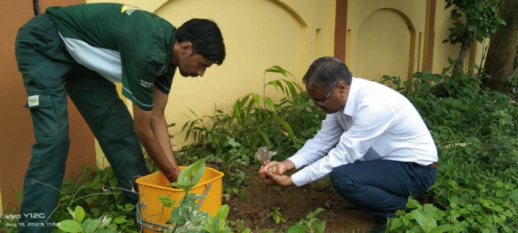 15 Aug flag hosting, pledge and plantation